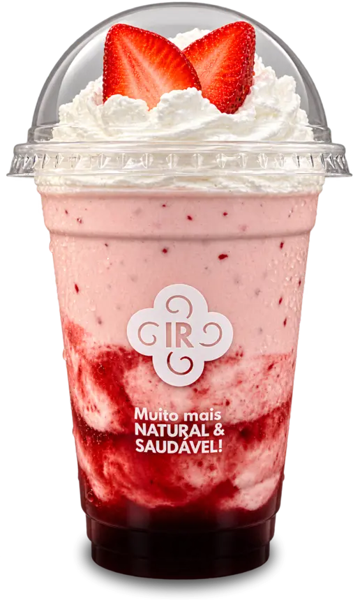 Milk shake de mousse de framboesa com chantilly e morango